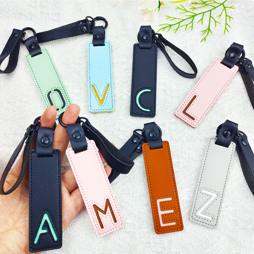 Porte-clés classique en cuir P - Monogram Keychain Leather avis et prix